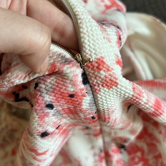 Pretty Pink and White Dress - Picture 4 of 6